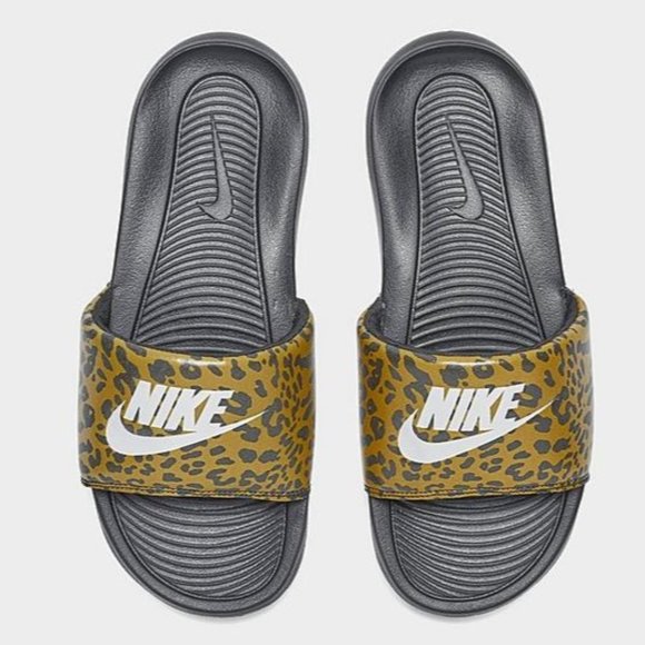 New Nike Women's Slides Sz 8 Sandals Animal Print Large Nike Logo Swoosh Shoes - Picture 1 of 6